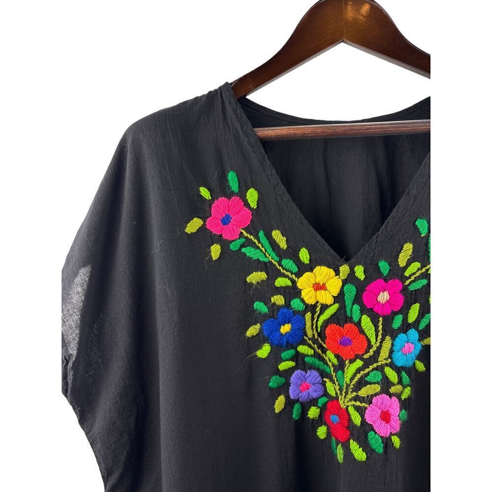 Women’s Handmade 2XL Black Short Sleeve Blouse w/ Multicolored Floral Embroidery - Picture 4 of 4